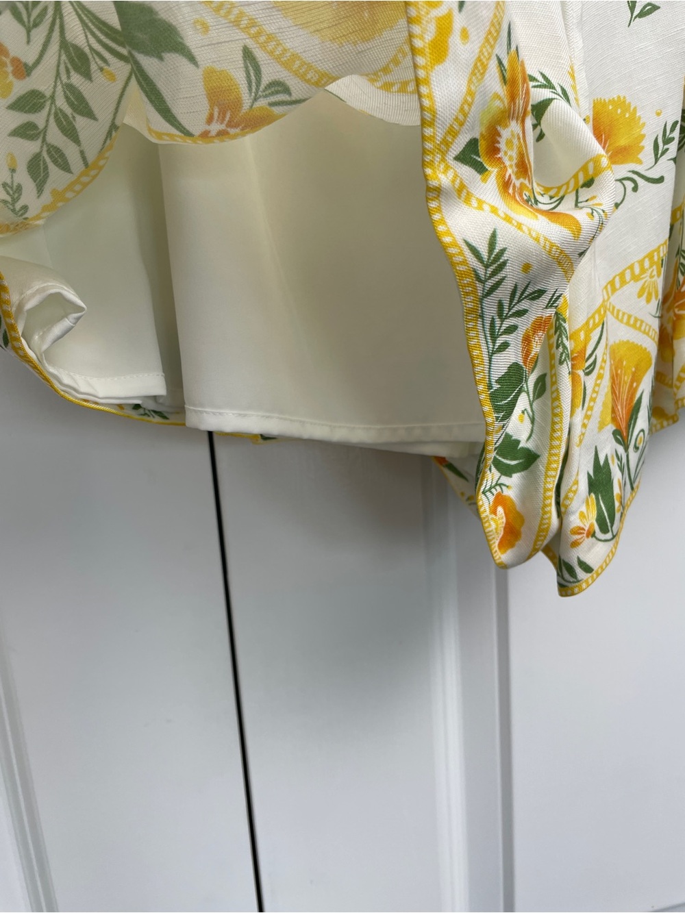 NWT Antonio Melani Floral Tie Shoulder Top Shorts Set 10 Yellow Green Belt - Picture 8 of 14